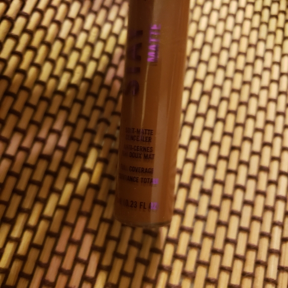 Rimmel London Stay Matte Sable 611 - Picture 2 of 3